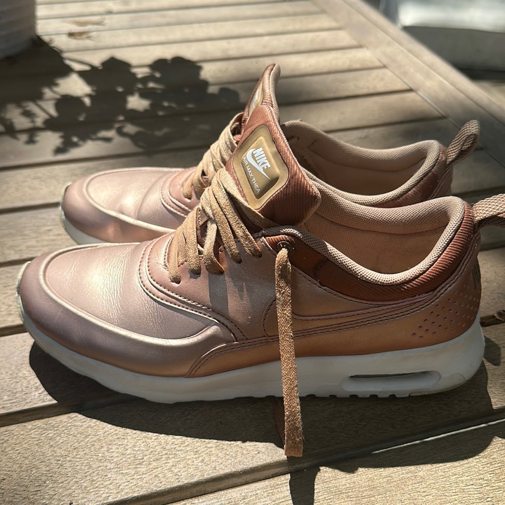 Nike Air Max Thea SE Metallic Rose Gold Womens Athletic Running Sneakers Sz 7.5